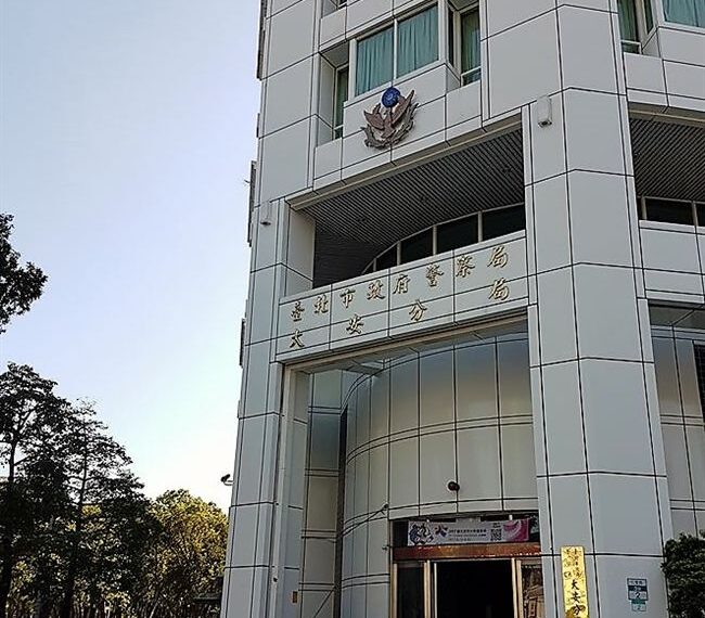 台灣新聞通訊社-對方車上留鹹濕紙條！要求下屬代查情敵個資　北市副所長被起訴