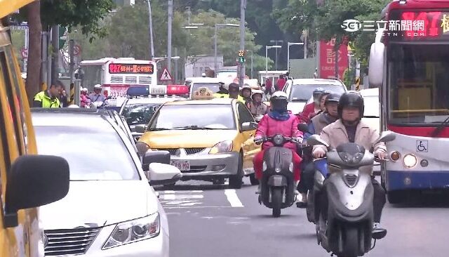 台灣新聞通訊社-交通新制今上路！「1違規」最高罰6萬　車子當場拖走