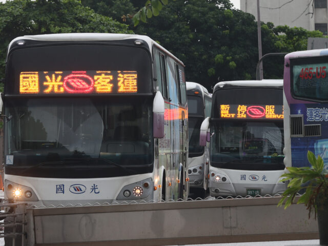 台灣新聞通訊社-國光客運4度爆欠薪 業者分2批承諾最晚下午2時全數發放