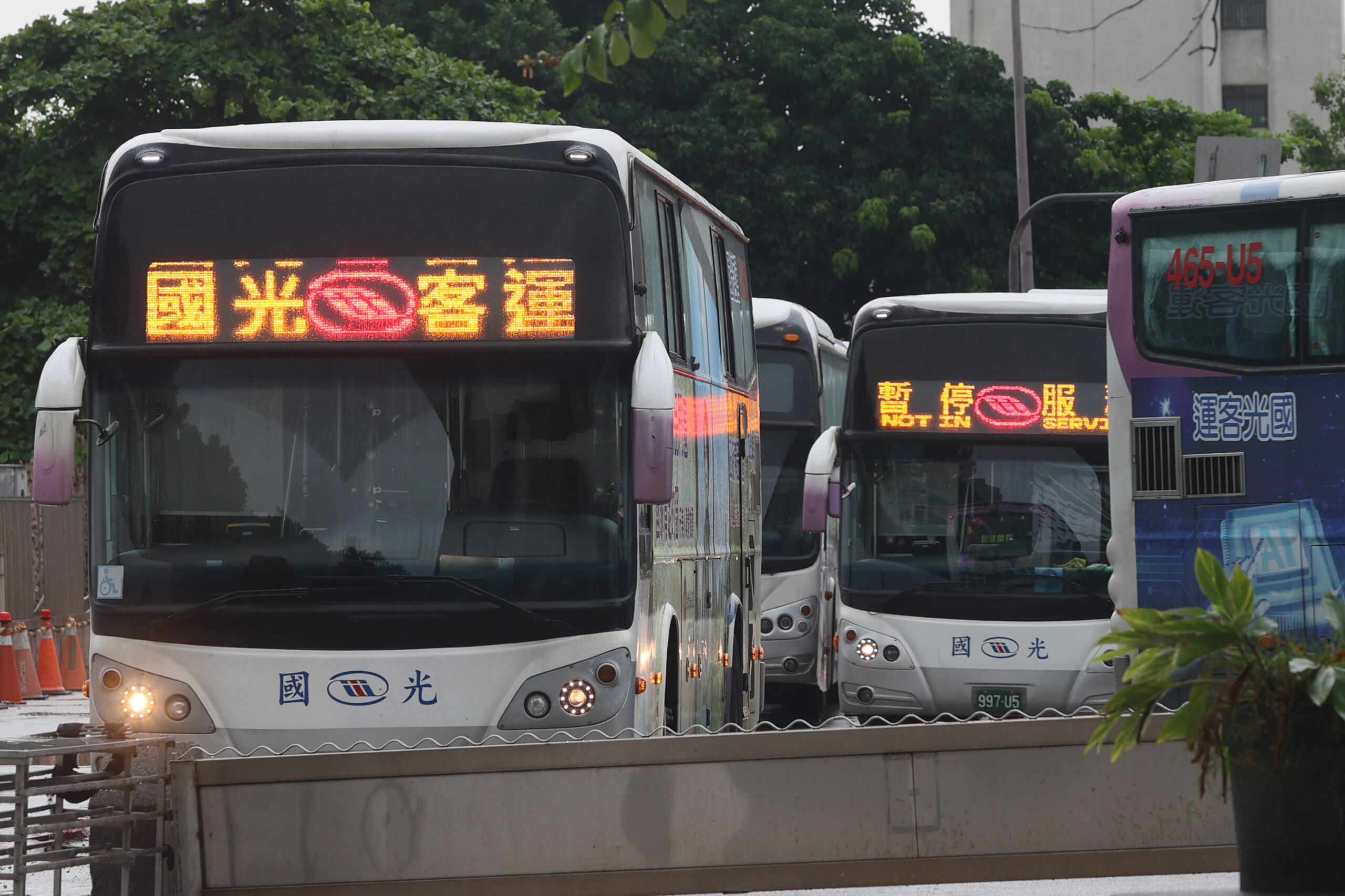 台灣新聞通訊社-國光客運4度爆欠薪 業者分2批承諾最晚下午2時全數發放