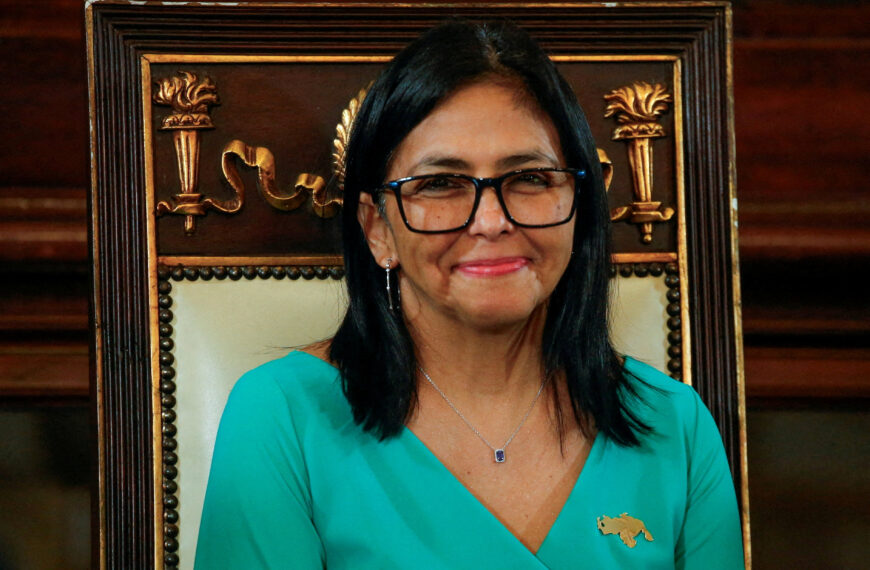 台灣新聞通訊社-委內瑞拉正式變天！副總統宣誓就職 宣布全國實施緊急狀態逮親美人士