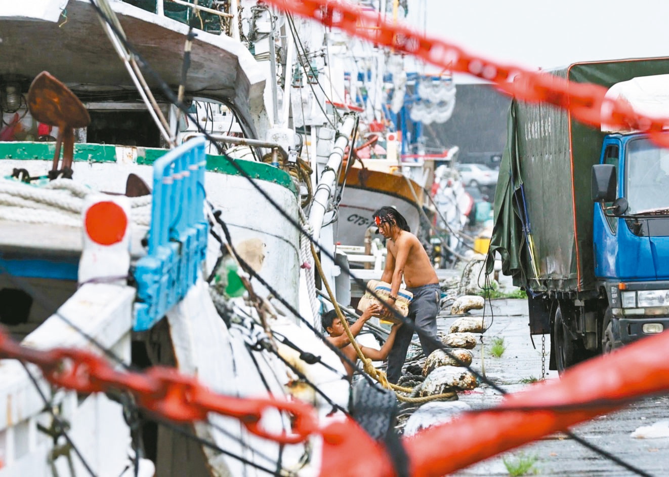 台灣新聞通訊社-漁業與人權行動計畫2.0 提高外籍船員薪資、提升船上通訊與醫療條件