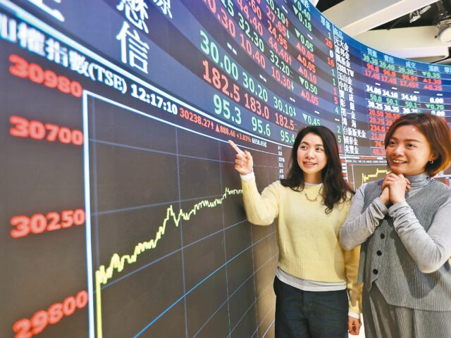 台灣新聞通訊社-009815一次打包AI印鈔機！股海老牛提4優點：適合懶人長期持有