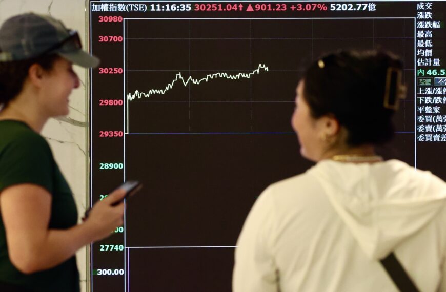 台灣新聞通訊社-00981A買0050跟0052…經理人放棄選股？葉芷娟：為突破10％限制下的聰明操作