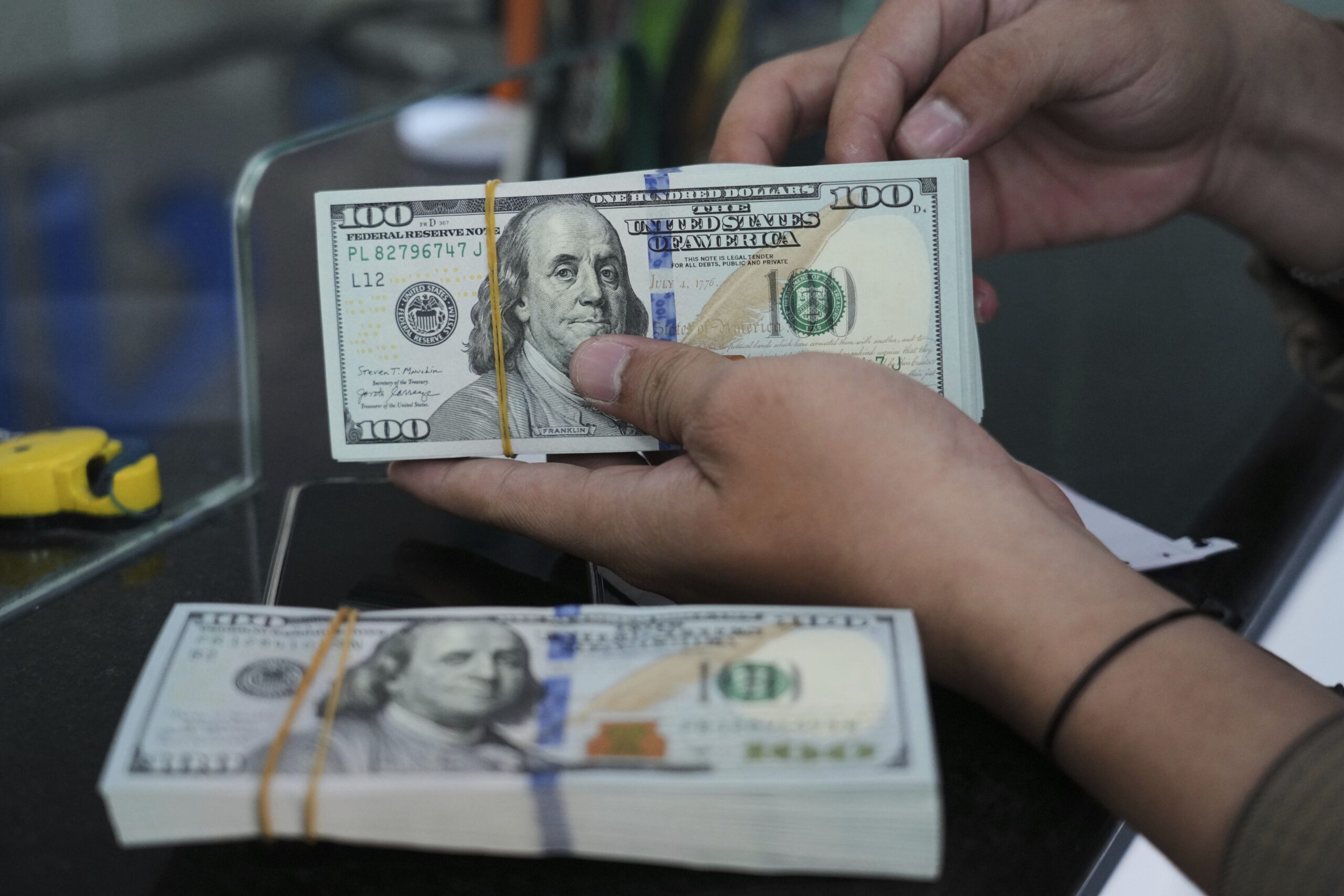 台灣新聞通訊社-美元承壓走低 日圓小升