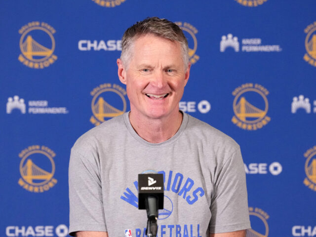 台灣新聞通訊社-NBA／柯爾說勇士不必年年爭冠 卡森斯怒批：不同意每句話