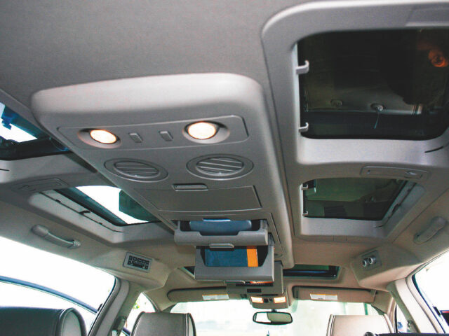 台灣新聞通訊社-打開車內燈為什麼大人很激動 網友共鳴有童年陰影 警方曝解答