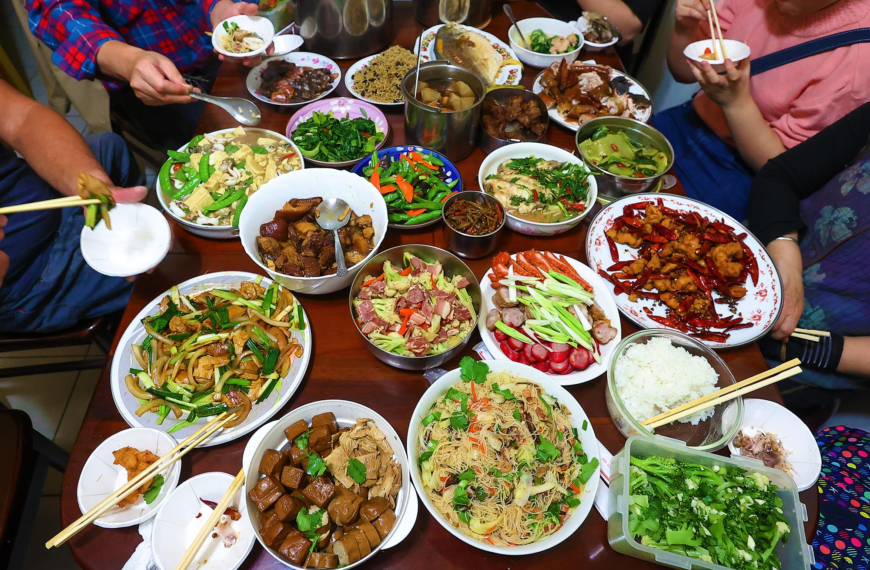 台灣新聞通訊社-年節暴飲暴食易「嘔吐」 中醫師:背後成因多元 最嚴重恐是胃輕癱