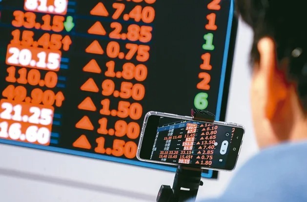 台灣新聞通訊社-25歲月存1800…65歲能退休？雨果曝「存到450萬就夠」：低成本ETF才是退休保障