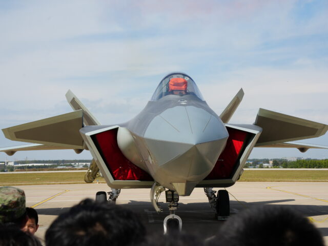 台灣新聞通訊社-偵查不到殲-20飛恒春上空？陸軍事專家透露殲-20隱身方法