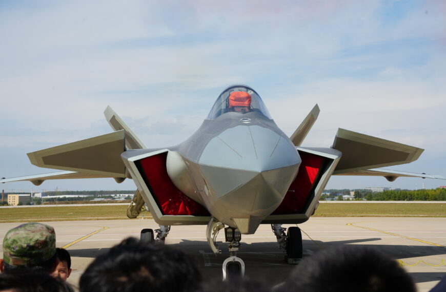 台灣新聞通訊社-偵查不到殲-20飛恒春上空？陸軍事專家透露殲-20隱身方法