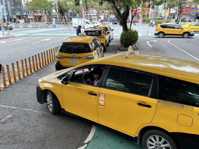 台灣新聞通訊社-春節9天假期搭小黃 彰化縣計程車每趟加收50元