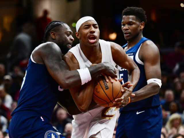 台灣新聞通訊社-NBA／傻眼！騎士小將跳球竟成烏龍插曲 灰狼第六人意外賺到