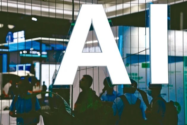 台灣新聞通訊社-深圳高中老師出題「用一個字證明你不是AI」 學生答案顯人性溫度