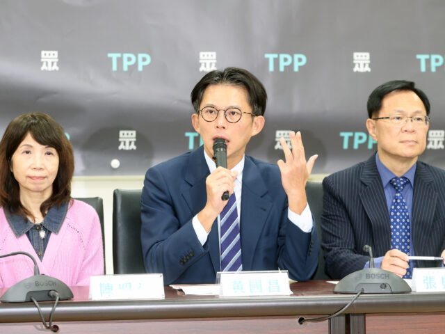 台灣新聞通訊社-內政部堅持李貞秀任立委需放棄陸籍 黃國昌：法律解釋權不在行政手上