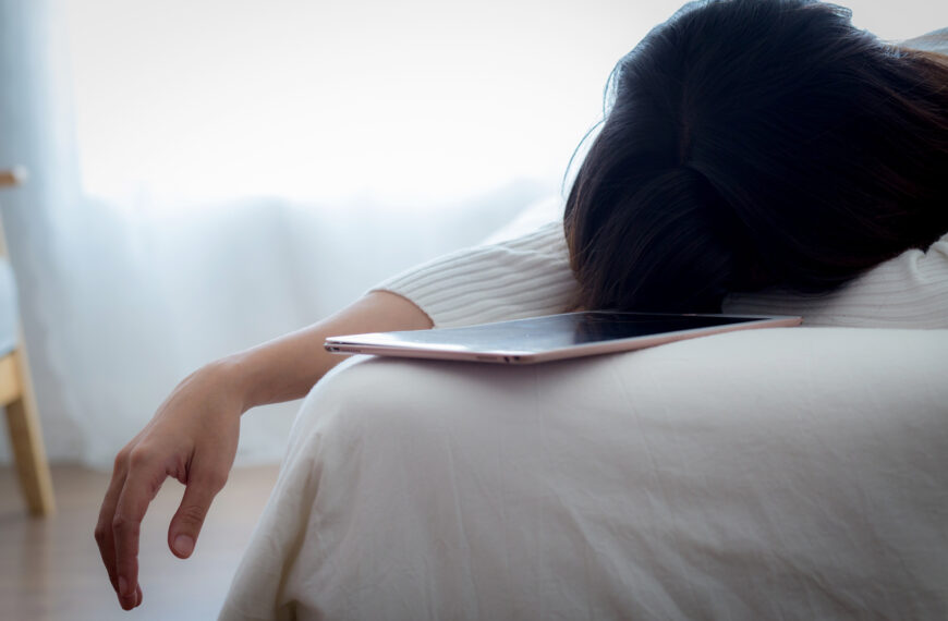 台灣新聞通訊社-假日可以爆睡到下午？ 醫曝最佳補眠時數：降低失智症風險