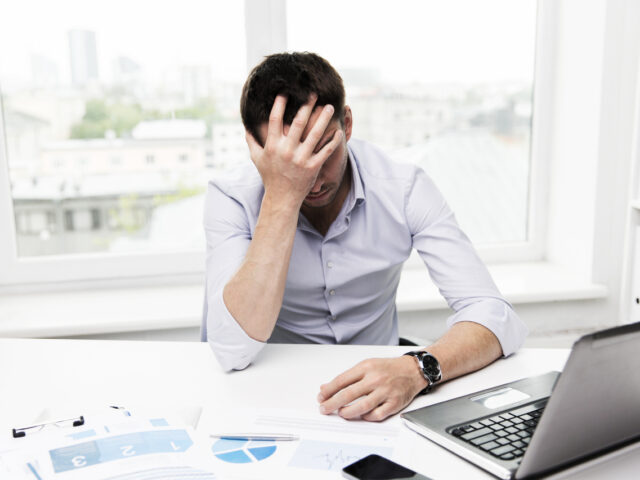 台灣新聞通訊社-沒經驗就沒工作？海歸碩士狂投80封履歷全槓龜 薪水砍半仍碰壁