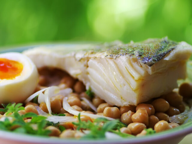 台灣新聞通訊社-自助餐店這種「魚」別夾！ 她誤食2天後括約肌慘失守：還流橘黃色的油