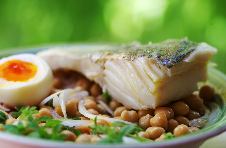 台灣新聞通訊社-自助餐店這種「魚」別夾！ 她誤食2天後括約肌慘失守：還流橘黃色的油