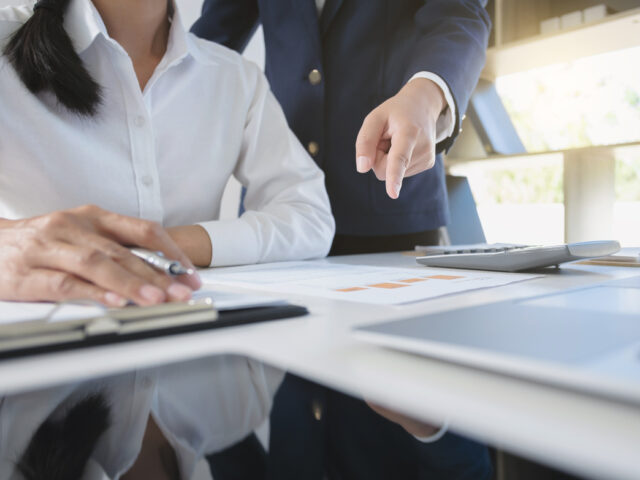 台灣新聞通訊社-行政雜事佔9成！實習生入職不到一周想閃人 前輩搖頭：為了它請撐下去