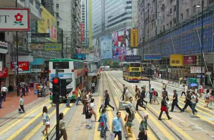 台灣新聞通訊社-香港股旺稅增 財爺：經營帳目料提早轉盈