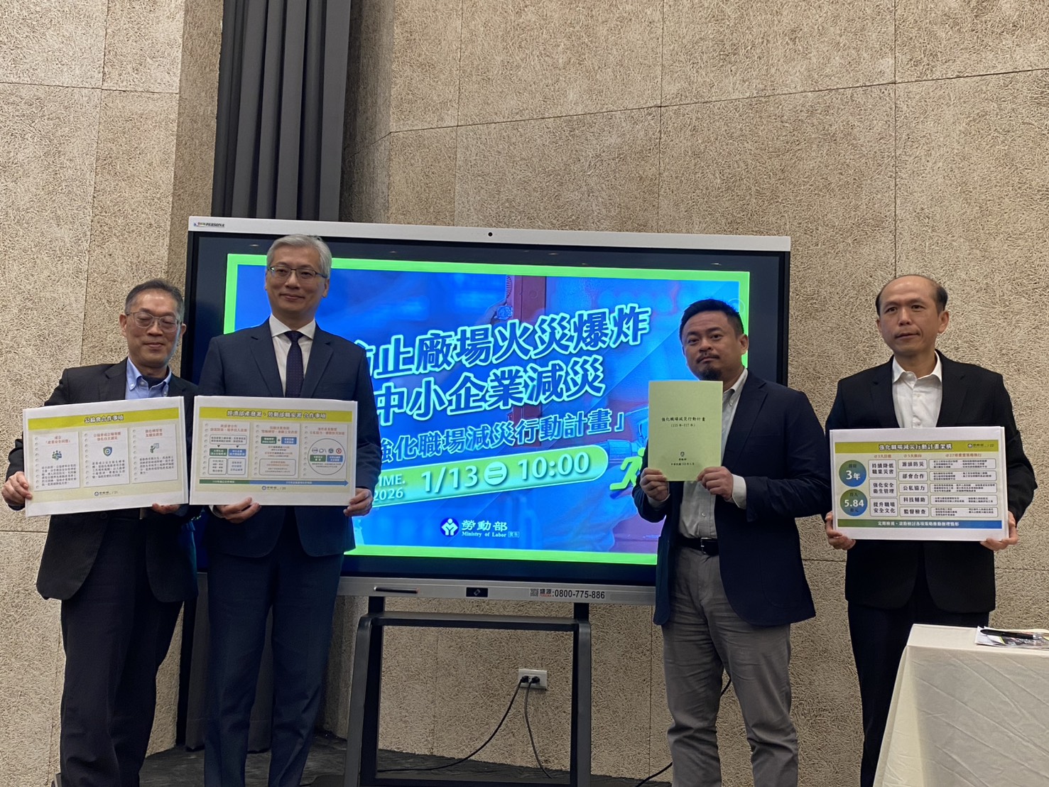 台灣新聞通訊社-石崇良盼第二季開放醫院聘外籍照服員 洪申翰：評估與審查沒有時間表