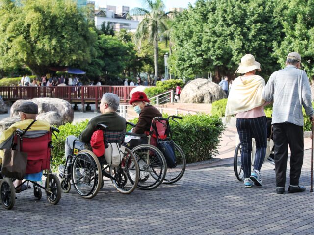 台灣新聞通訊社-房地合一稅挹注長照年減150億 民團哀嚎：城鄉服務差距加大 為活下去