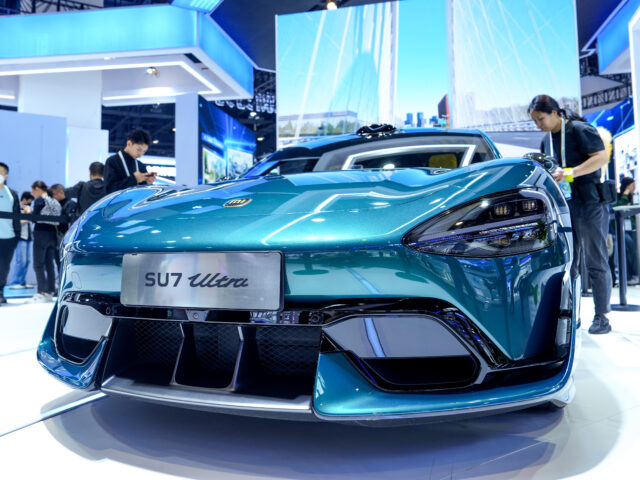 台灣新聞通訊社-SU7 Ultra單月銷量下滑至45輛  雷軍官宣1日晚小米汽車工廠實驗室直播