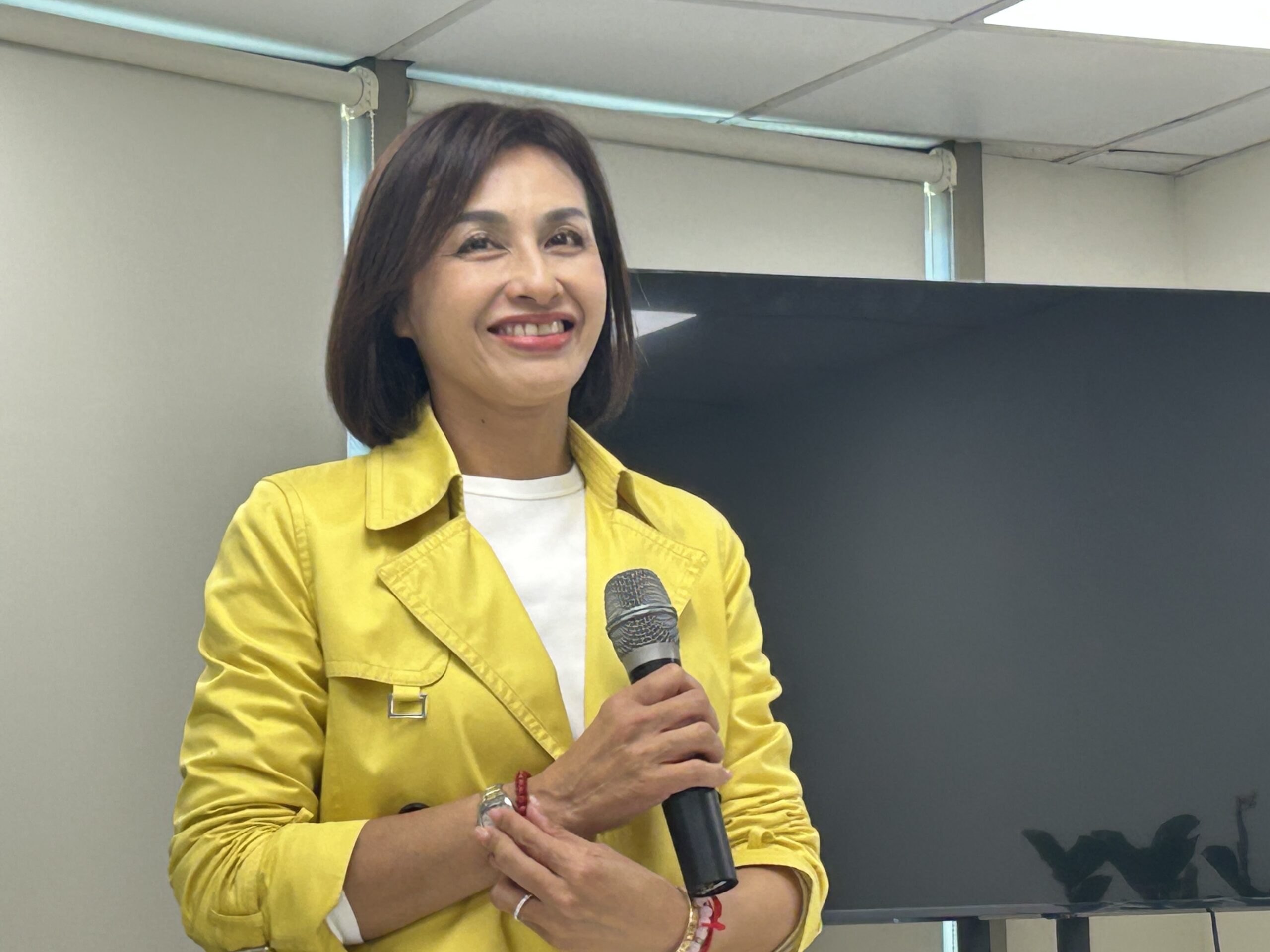 台灣新聞通訊社-影／初選落敗邱議瑩面帶笑容受訪 「結果不盡人意我謙卑接受」