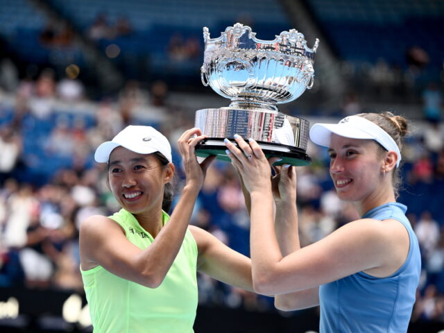 台灣新聞通訊社-澳網／都和謝淑薇搭檔過！梅丹斯攜手張帥女雙奪冠