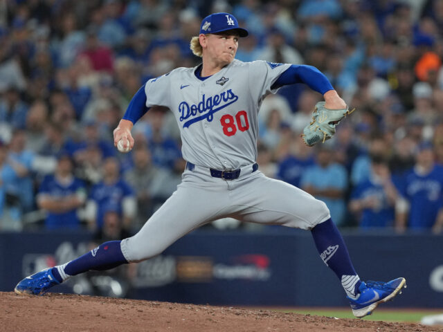 台灣新聞通訊社-MLB／道奇強投籃球功力不輸貝茲？飆進神奇「Logo Shot」宛如柯瑞