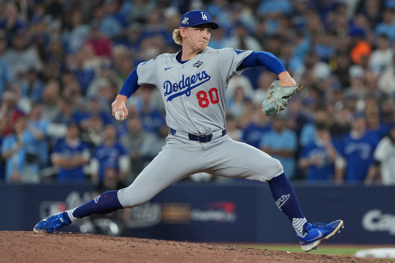 台灣新聞通訊社-MLB／道奇強投籃球功力不輸貝茲？飆進神奇「Logo Shot」宛如柯瑞