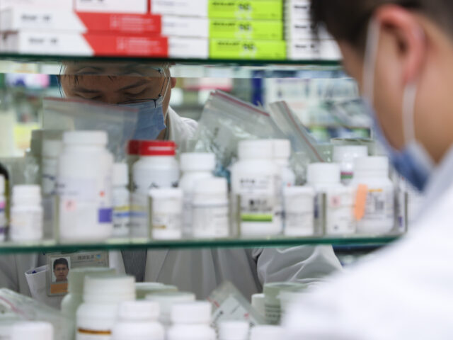 台灣新聞通訊社-藥事法修法防缺藥 基層藥師批罰則太低、不強化執行「法訂了也無用」