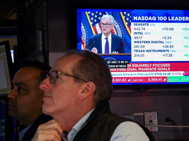 台灣新聞通訊社-標普7,000 點大關得而復失 Fed鮑爾暗示不急於重啟降息