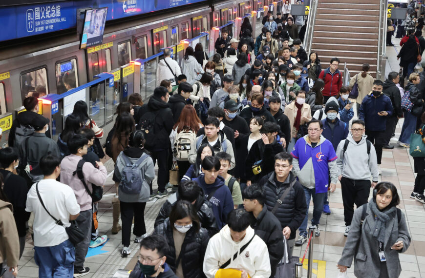 台灣新聞通訊社-來台8年外國人怨「台北3改變」 北捷變危險、公園內也會被撞