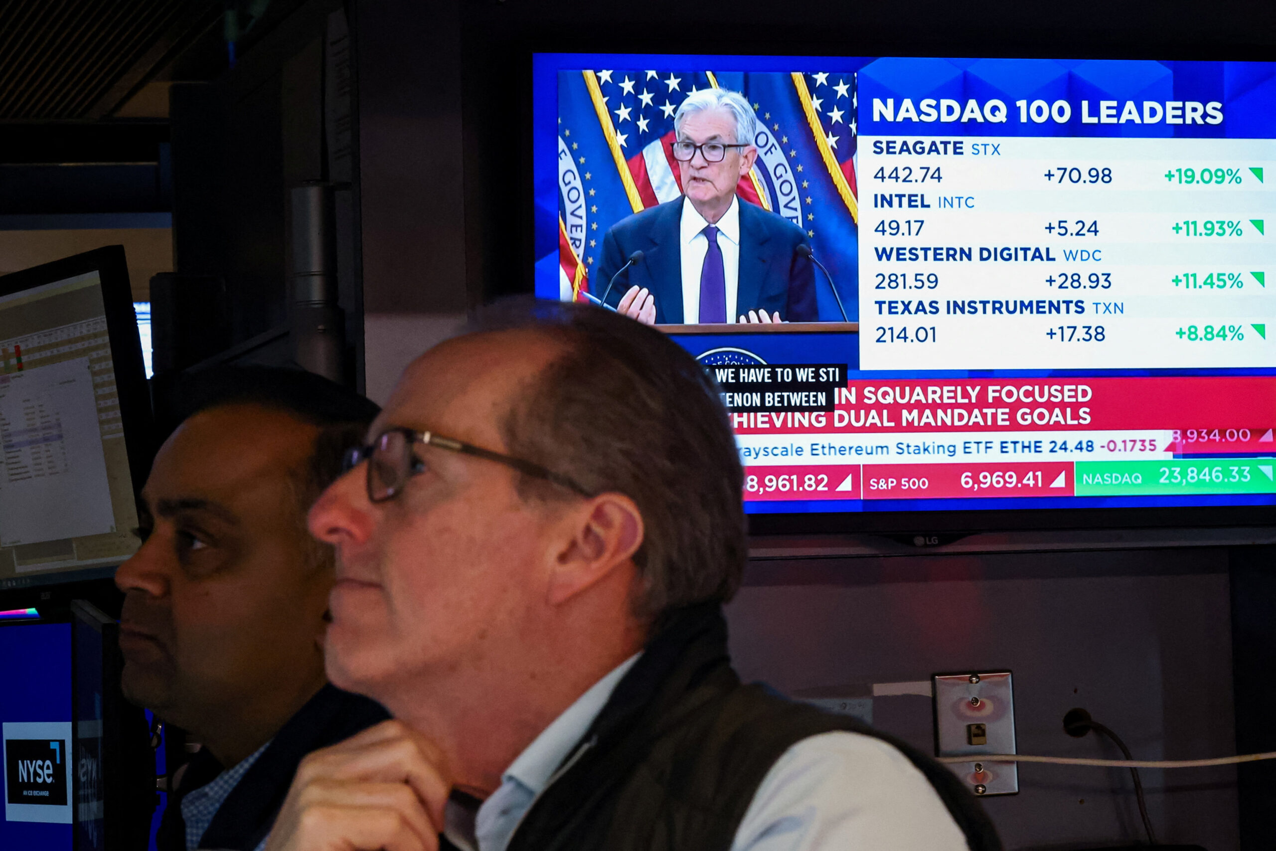 台灣新聞通訊社-標普7,000 點大關得而復失 Fed鮑爾暗示不急於重啟降息