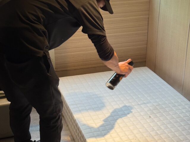 台灣新聞通訊社-不僅飄異味 北車某知名旅館遭控床蝨到處爬！北市府下令全館清消