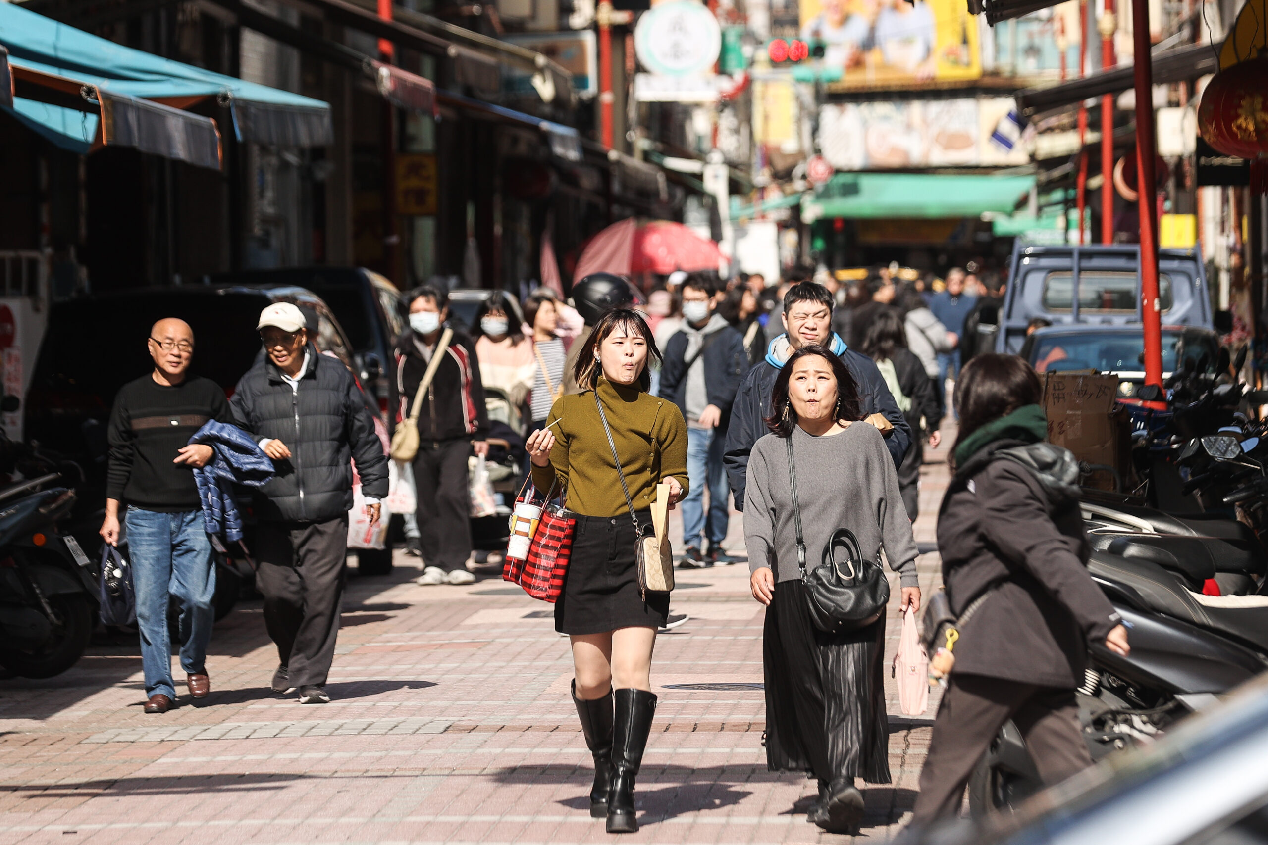 台灣新聞通訊社-回暖了！粉專：1天比1天高1度周日高溫28度