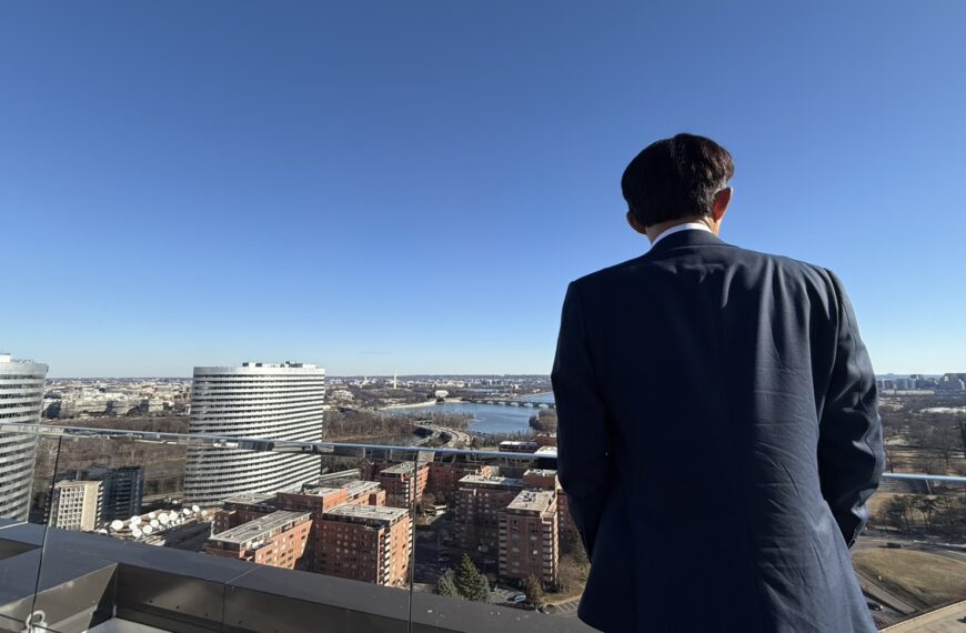 台灣新聞通訊社-赴美談關稅、軍購挨酸 黃國昌嗆：御用寫手帶風向