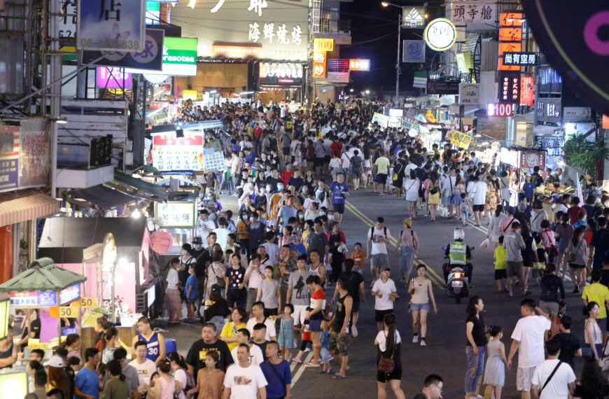 台灣新聞通訊社-墾丁人潮暴跌為何不降價？網揭店家「寧願停業」背後原因：惡性循環