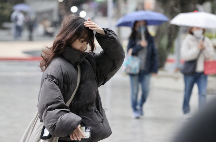 台灣新聞通訊社-下波濕冷空氣不排除達強烈冷氣團等級 他指這幾天最凍