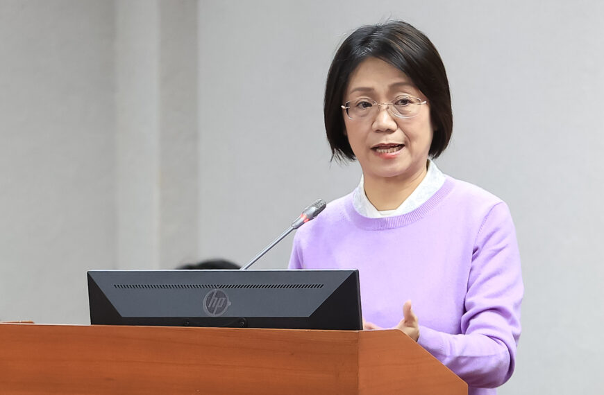 台灣新聞通訊社-銓敘部指停砍年金無追溯生效條文 翁曉玲：惡意曲解