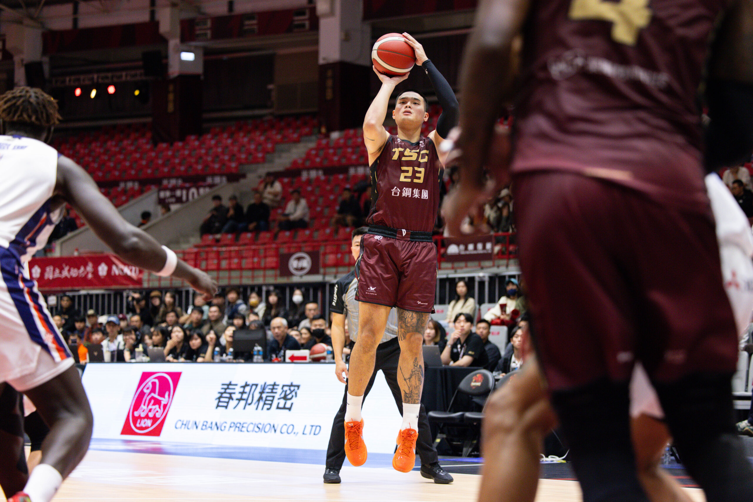 台灣新聞通訊社-PLG／領航猿11連勝後總算輸球 獵鷹19記三分球轟垮衛冕軍