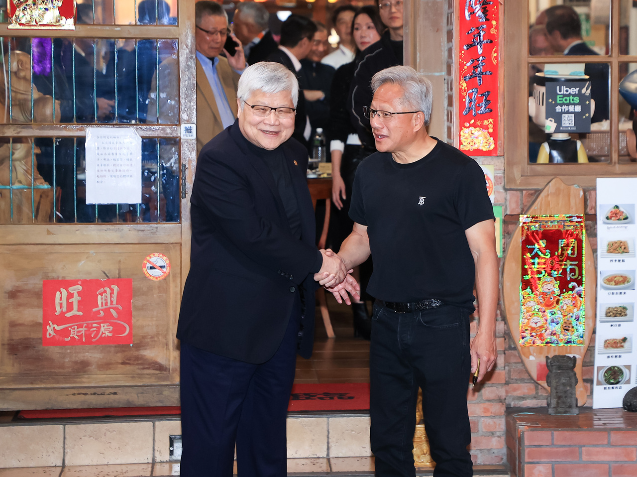 台灣新聞通訊社-「輝達晶圓需求巨大」 黃仁勳：盼未來十年台積電產能翻倍成長