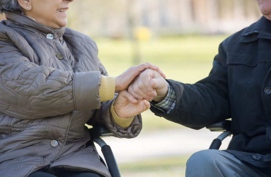 台灣新聞通訊社-「沒本事別生」就好？ 網搖頭揭殘酷真相：不養小孩改扛長照