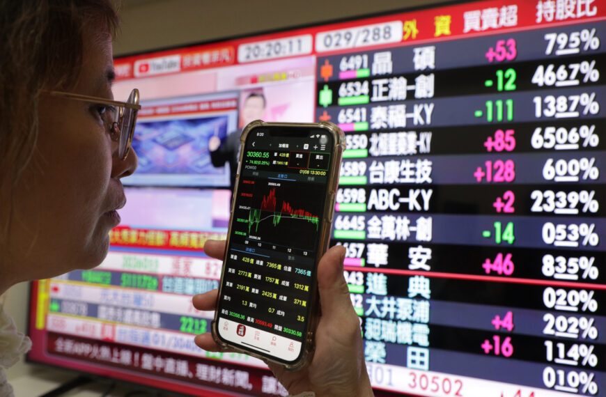 台灣新聞通訊社-不需配息卻買00919？網酸邏輯死亡：市值型早噴飛30％…領息繳稅不如改009816