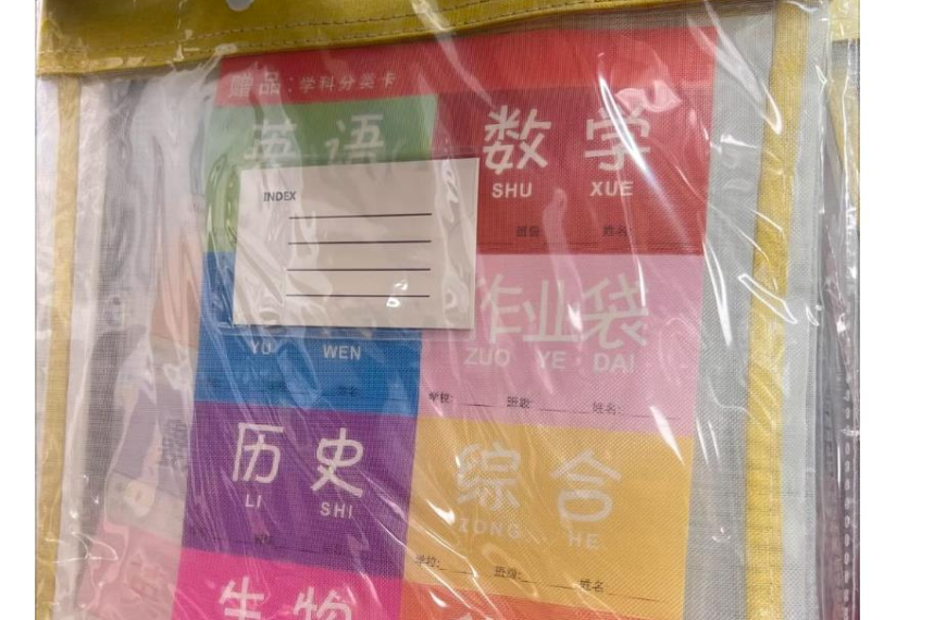台灣新聞通訊社-小北百貨賣簡體字作業袋掀熱議！官方急下架全網讚爆：這反應給100分