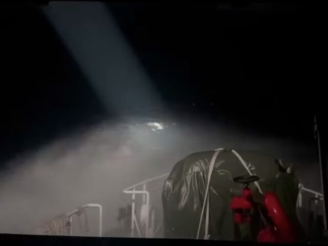 台灣新聞通訊社-空軍上尉辛柏毅跳傘已逾3小時 現場搜救畫面曝海象惡劣