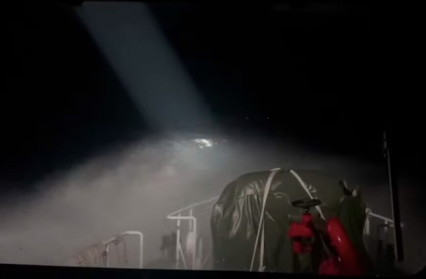 台灣新聞通訊社-空軍上尉辛柏毅跳傘已逾3小時 現場搜救畫面曝海象惡劣