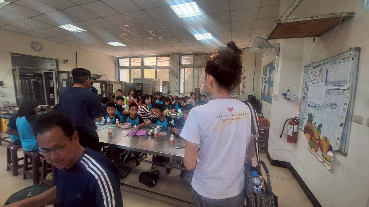 台灣新聞通訊社-超稀的豆漿 資深媒體人揭露偏鄉孩童免費午餐背後的真相